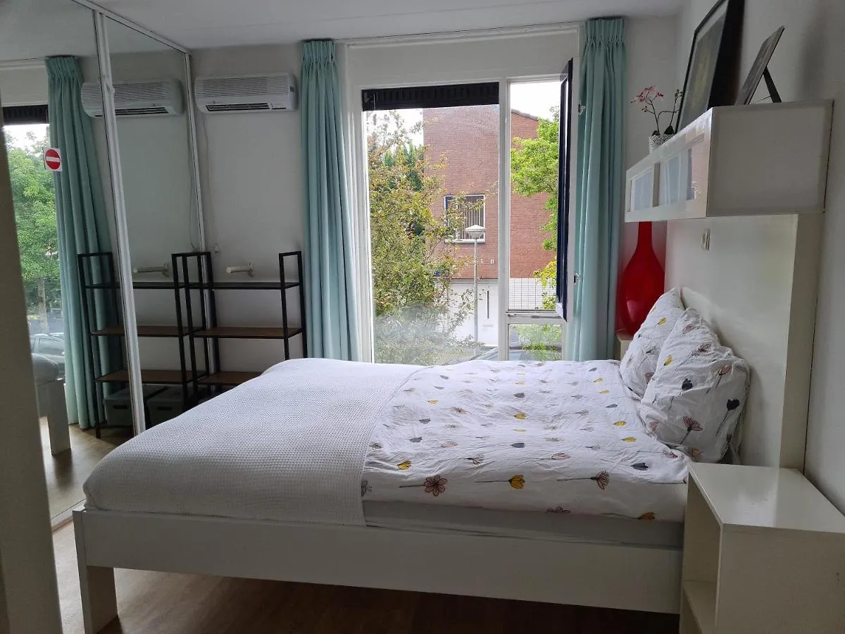 Johan'S B&B, Dakterras & Goedkoop Parkeren - Sinds 2014 Amsterdam 0*,  Netherlands